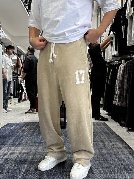 17 Embroidered Washed Straight Leg Sweatpants